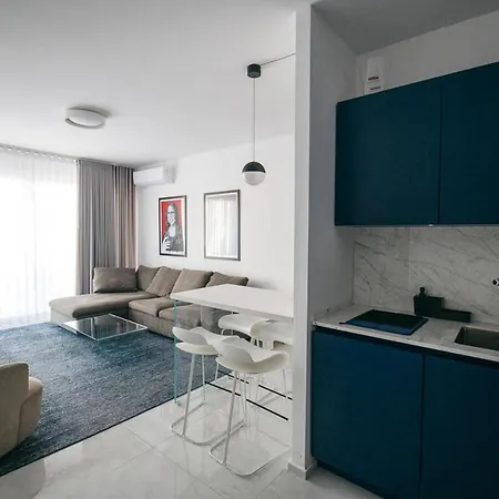Art By Holidays Apartment *